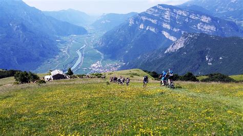 prada di brentonico carnevale 2018|Montagna di Viaggi : Brentonico: 7 escursioni trekking e .